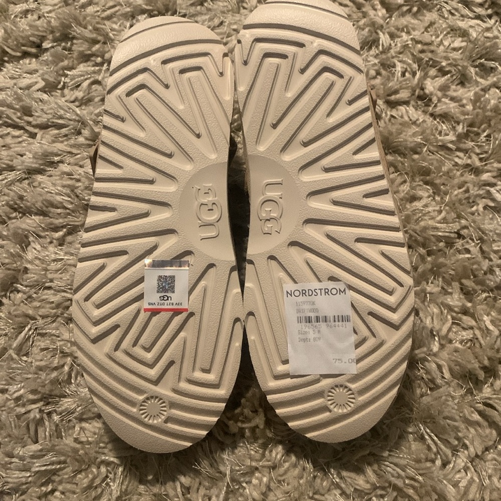 UGG Goldenstar Clogs - Picture 6 of 7